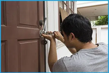 Beaverton Lock & Locksmith Beaverton, OR 503-837-3025 - 16a-emergency-locksmith-opening
