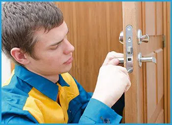 Beaverton Lock & Locksmith Beaverton, OR 503-837-3025 - 5a-lock-opening